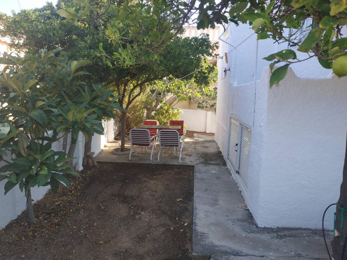 Leodi Place Kipséli Esterno foto